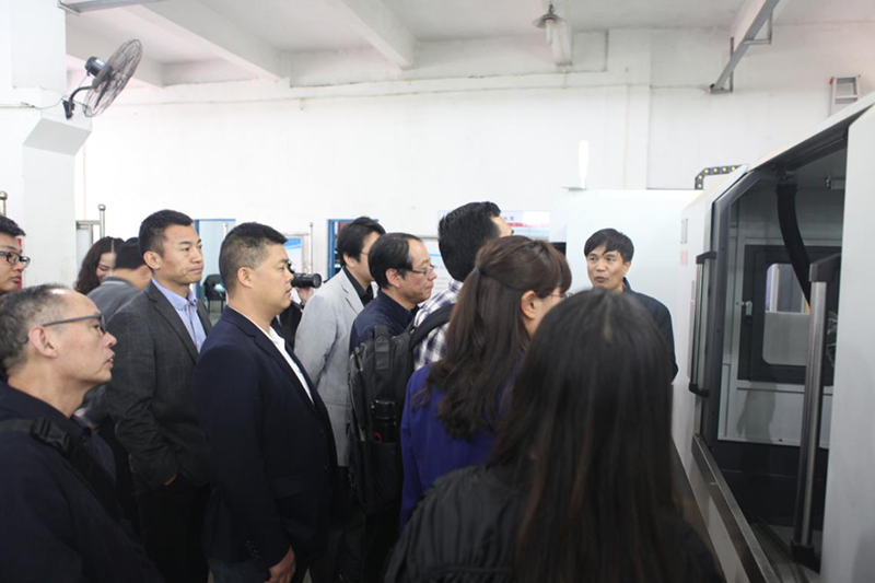 機械行業(yè)協(xié)會參觀華亞數(shù)控車間 機械行業(yè)協(xié)會參觀華亞數(shù)控車間